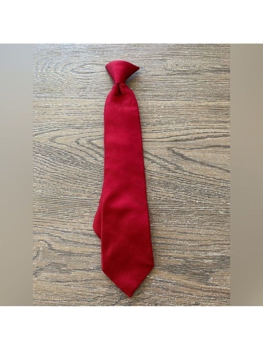 Red clip on tie for boys. Chaps